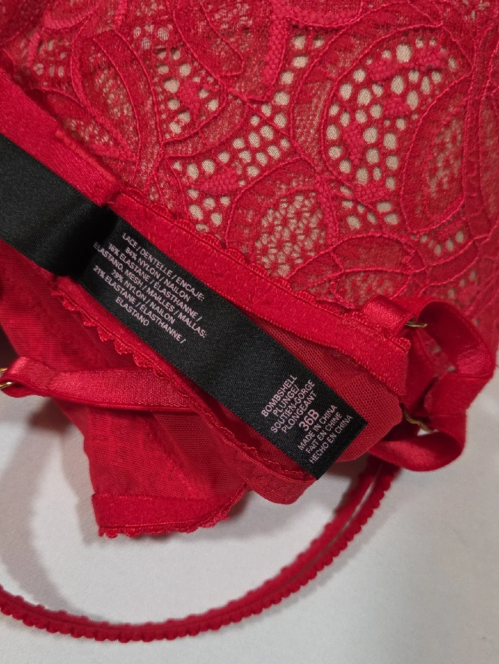 Victoria's Secret Red Lace Bombshell Plunge/Soutien-Gorge Plongeant bra Size 36B